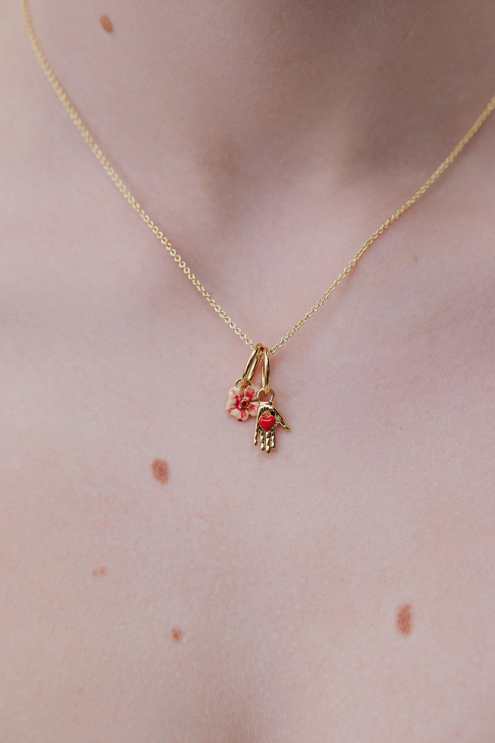 Pendentif Main sur le Coeur, Altruisme et Sincérité - Image 4