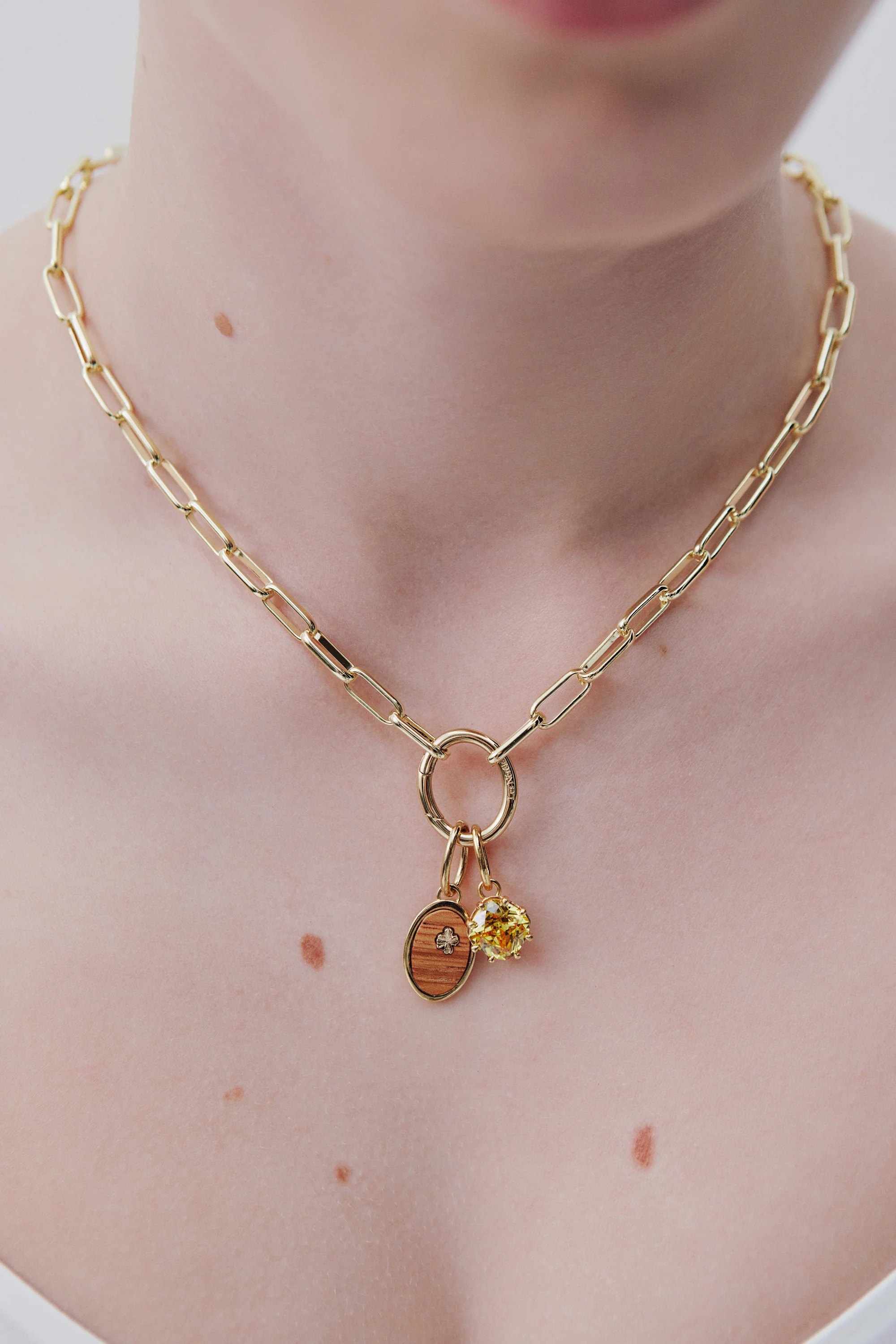 Pendentif pierre Jaune Topaze, Douceur et Énergie - Juin - Image 3